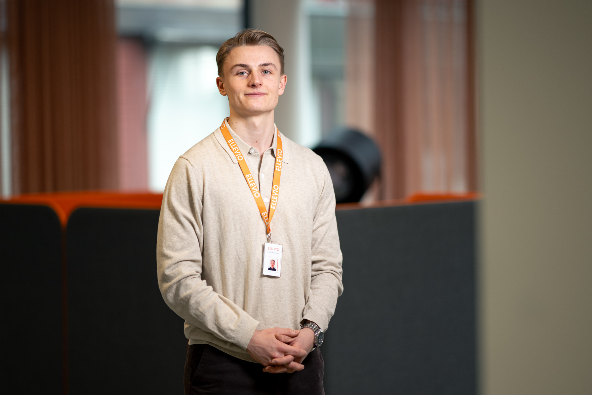 ludvig med sitt identifikationskort från ellevio